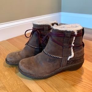 Mid-Ankle UGG Australia Cove Boots